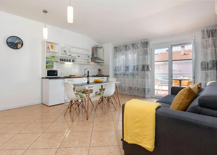 Seafront Apartment Gaby
