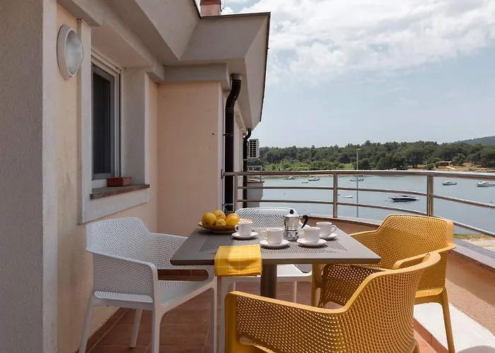 Seafront Apartment Gaby