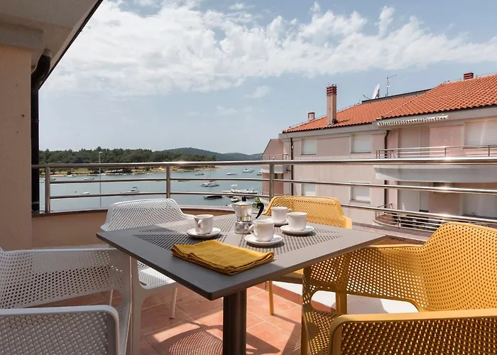 Seafront Apartment Gaby